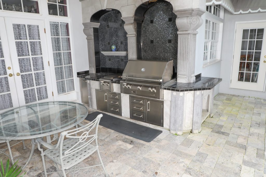 alfresco outdoor kitchen