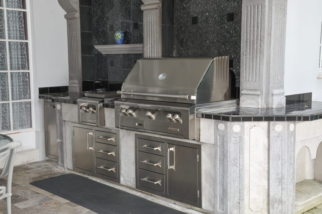 outdoor kitchen remodel