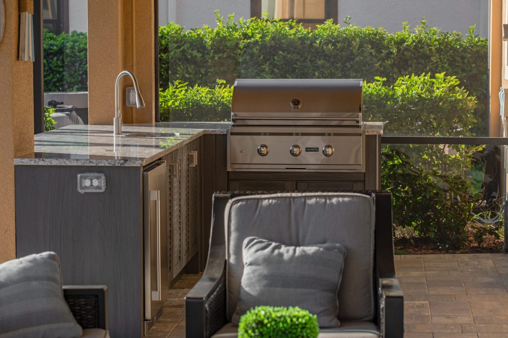 Coyote Outdoor Gas Grill Outdoor Kitchen in Land o Lakes