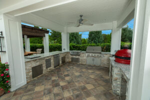 Custom Outdoor Kitchen With Stacked Stone and Granite Tampa Florida WEB