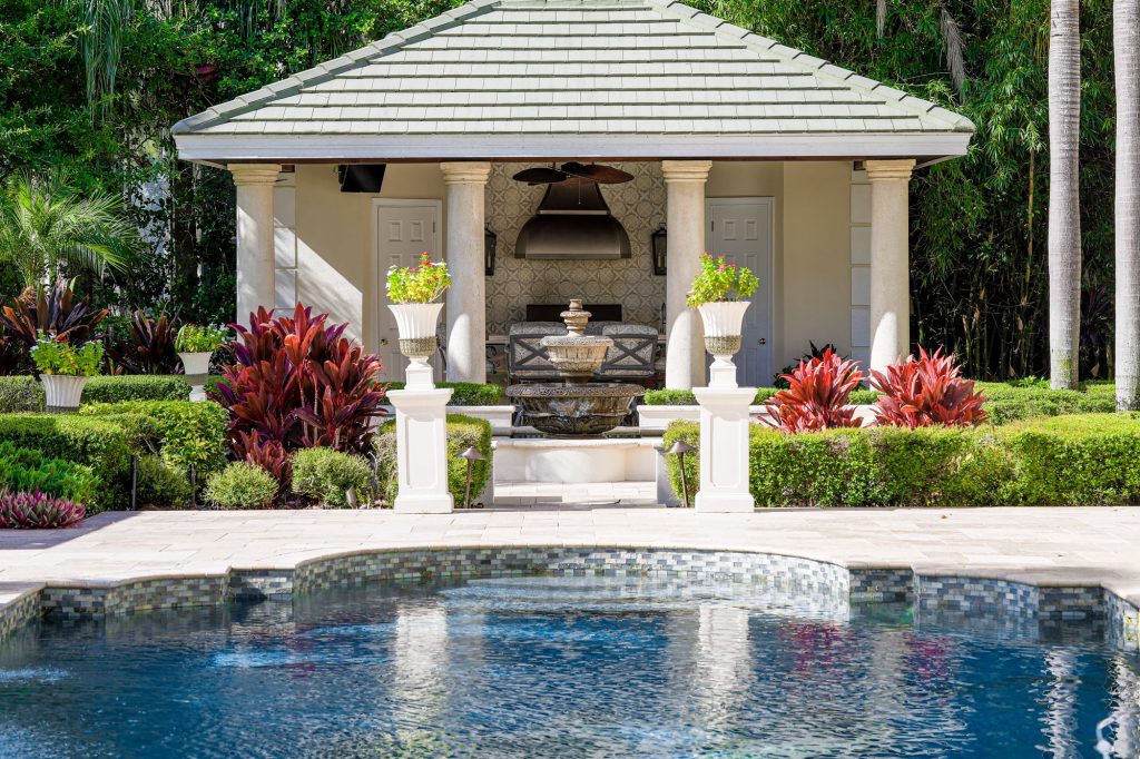 Custom Outdoor Kitchen In Tampa