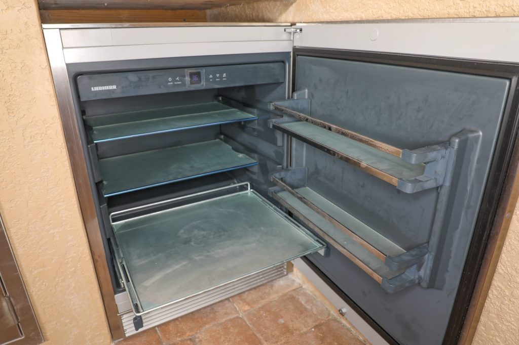 Outdoor Kitchen and Bar Area in Carrollwood Just Grillin Outdoor Living