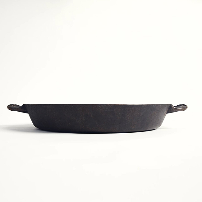 https://justgrillinflorida.com/wp-content/uploads/Smithey-Ironware-Co.-No.-14-Dual-Handle-Cast-Iron-Skillet-Side.png